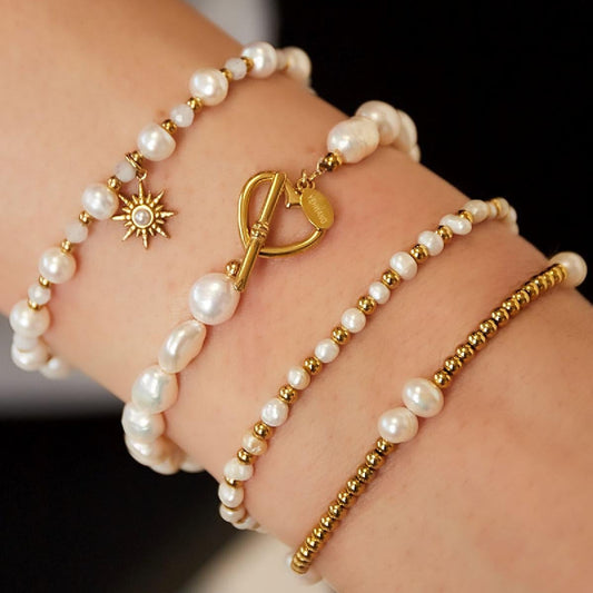 Armband mit weißen Perlen und Herzverschluss - afHandmade