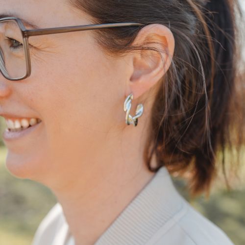 große Creolen, Statement Creolen, geschwungene Creolen, gold und silber farbig - afHandmade