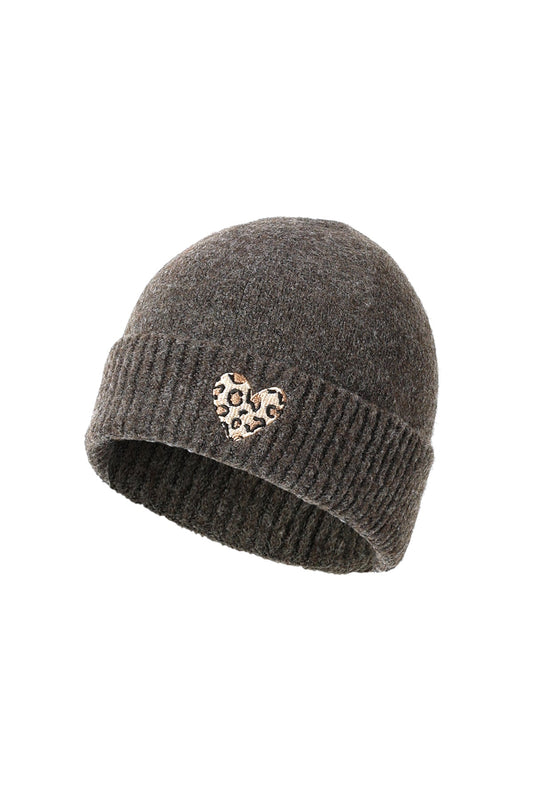 Leo-Herz Beanie – Warme Strickmütze mit Leo-Herz - afHandmade