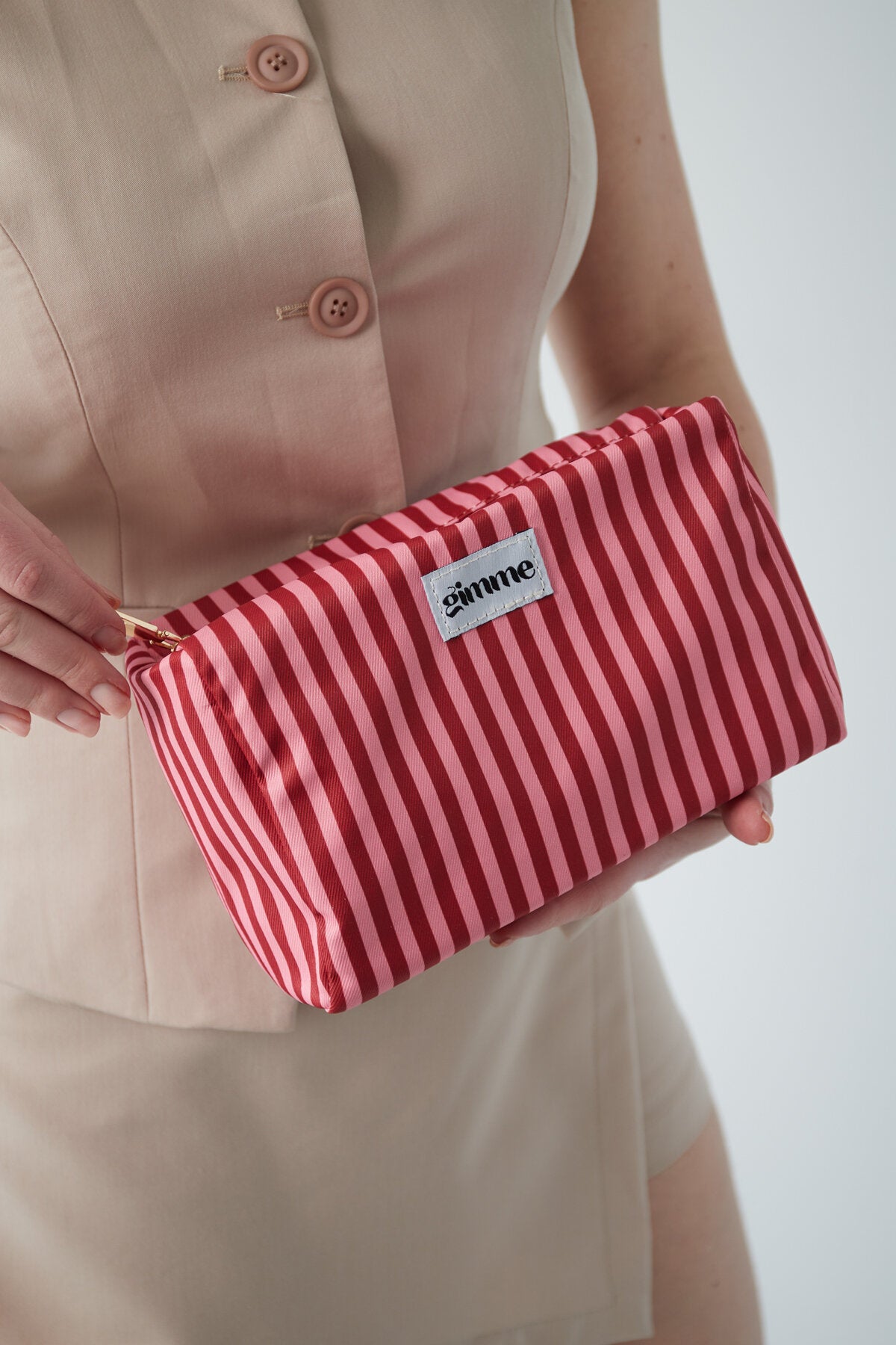 Gimme Kosmetiktasche mit feinen Streifen in Rosa & Rot – Beauty Bag aus Polyester 23 x 15 x 10 cm