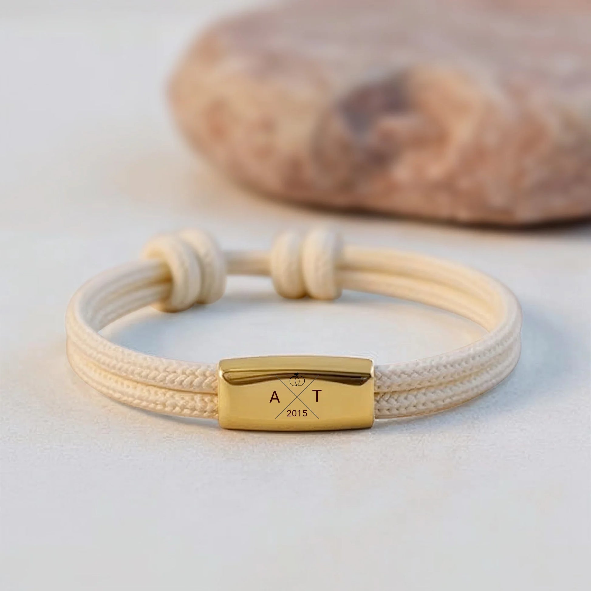 Personalisiertes Gravurarmband aus Segeltau – ideales Geschenk zur Hochzeit oder zum Jahrestag