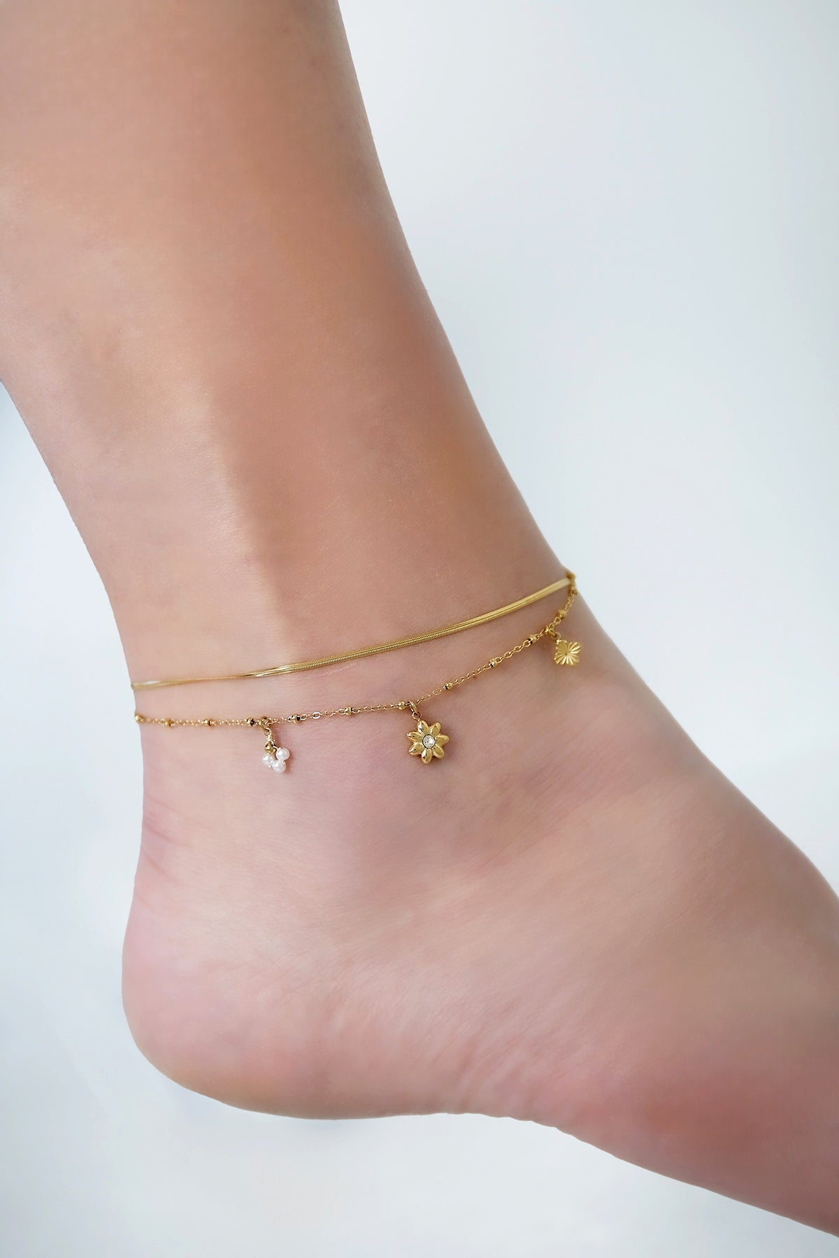 Doppeltes filigranes Fußkettchen mit Blumenanhänger – Edelstahl verstellbar - afHandmade
