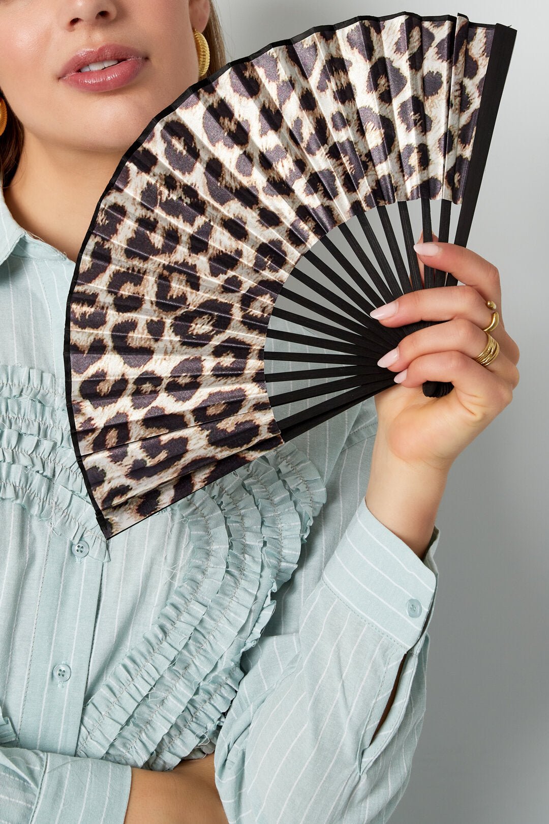 Faltfächer mit Leopardenmuster – Sommerlicher Handfächer aus Bambus & Polyester 42 x 23 cm - afHandmade
