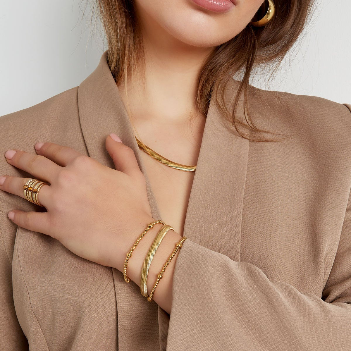 Perlenarmband mit unterschiedlich großen Perlen - afHandmade