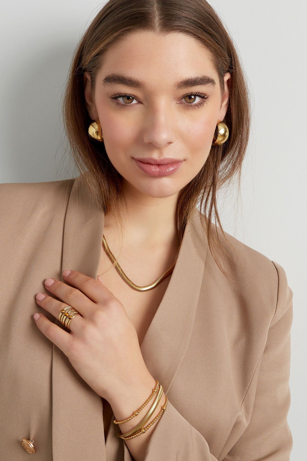 Perlenarmband mit unterschiedlich großen Perlen - afHandmade